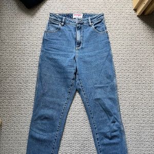 Wrangler x UO High Waisted Jeans - size 25